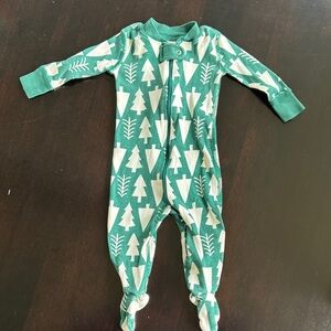 Hanna Andersson Forest Green and Cream Footie